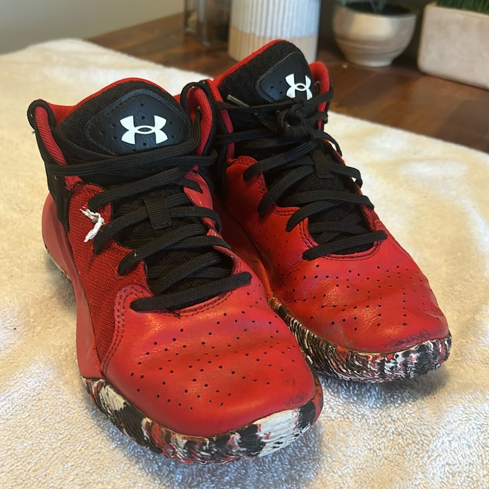 Under Armour Youth Red High Top Basketball Sneakers In Good Condition ...Size 5Y